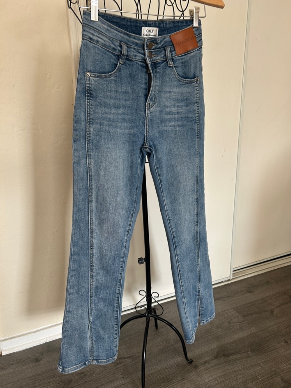 CKLY High-Rise Straight Leg Jeans in Medium Blue Size 29